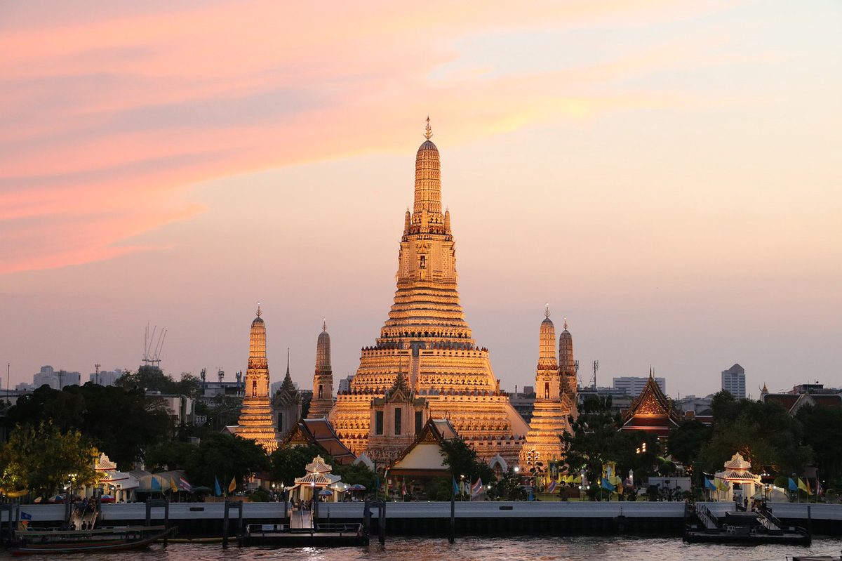 Bangkok Travel Guide: Temples, Street Food and Night Markets