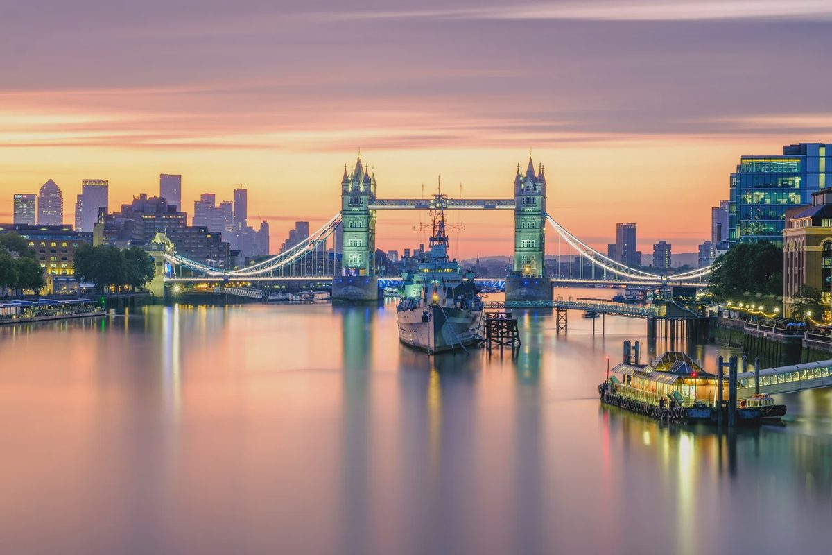 London Travel Guide: Royal Landmarks, Museums and Local Secrets
