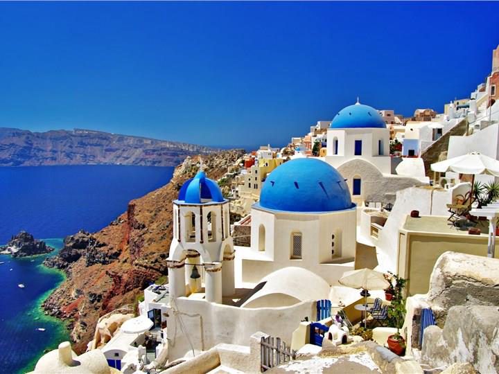 Santorini Travel Guide: Caldera Views, Sunsets and Cycladic Charm